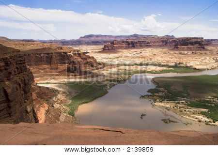 Hite Blick auf See und mesas