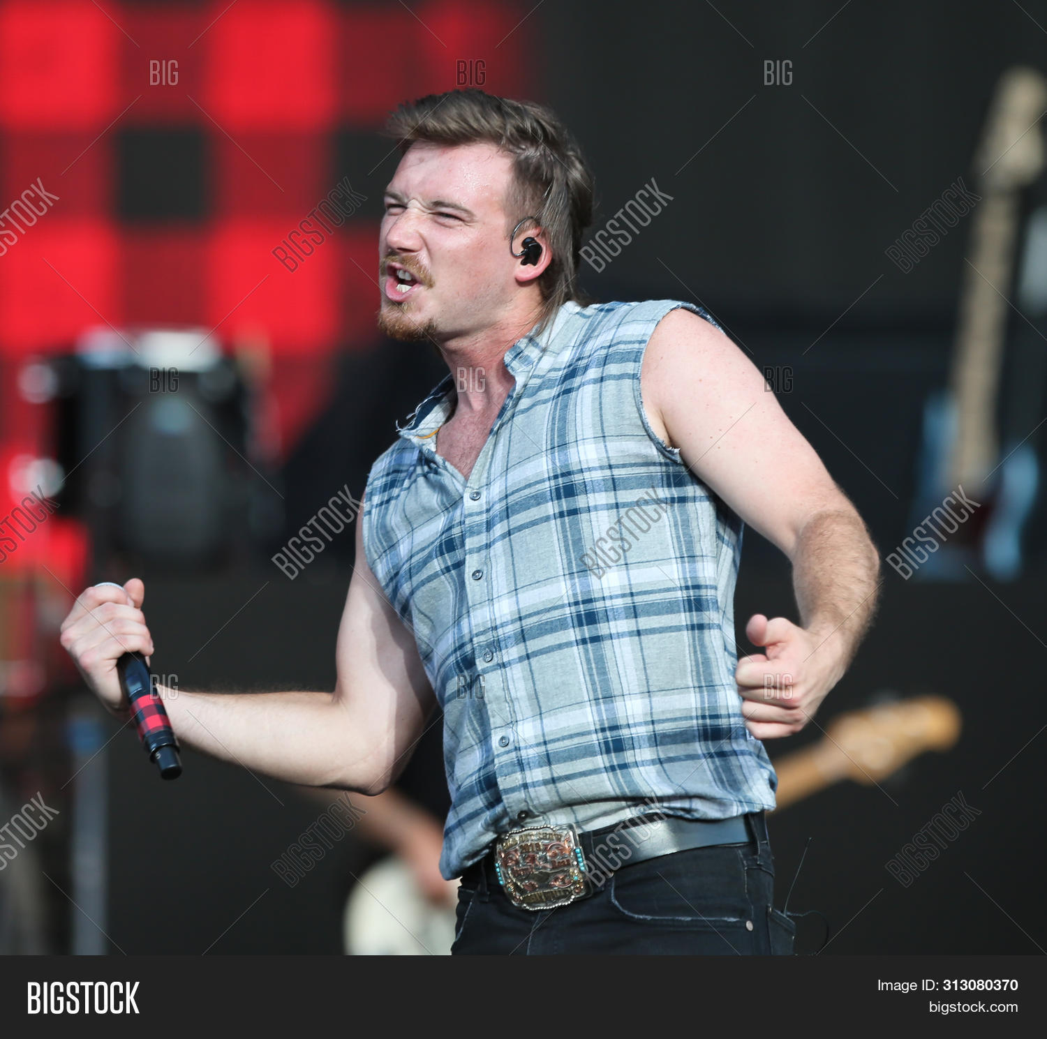Morgan Wallen Mullet : Morgan Wallen Barrels Through ...