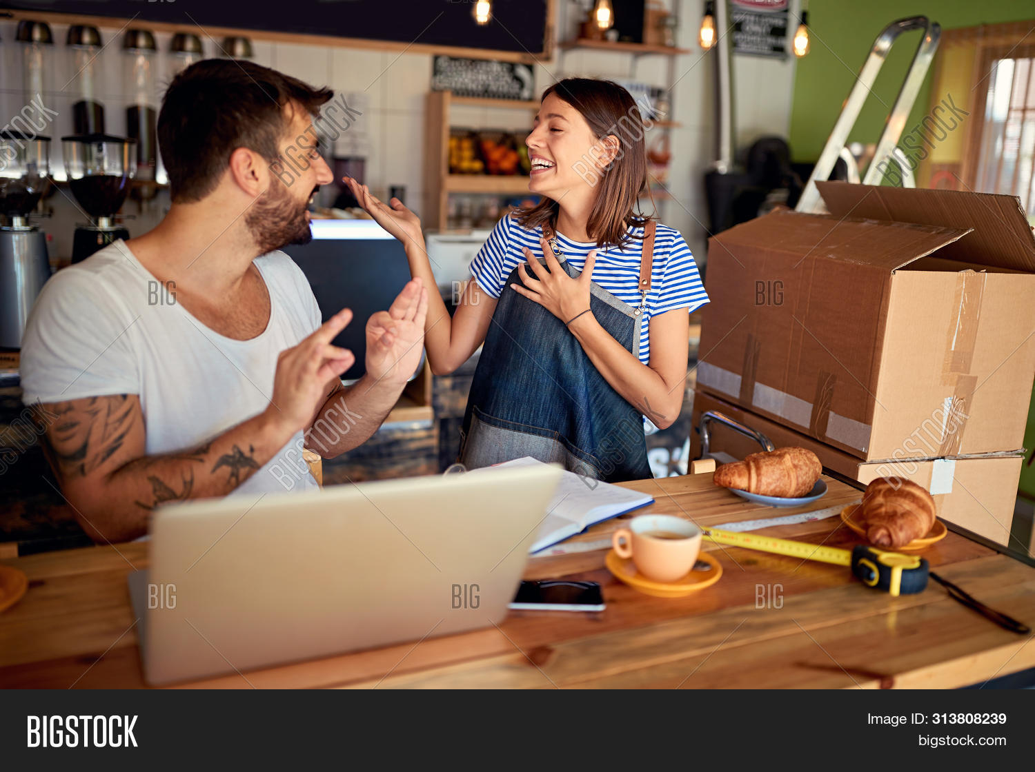 Школьник открыл кофейню. Вьетнамском 2022. Владелица ресторана. Владелица ресторана. Кофейня дорис санкт-петербург.