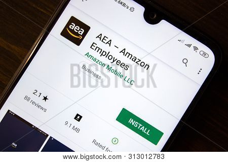 Ivanovsk, Russia - July 21, 2019: Aea - Amazon Employees App On The Display Of Smartphone