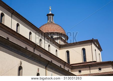 Basilica Of The Holy Spirit Built On 1487  At The Oltrarno Quarter In Florence