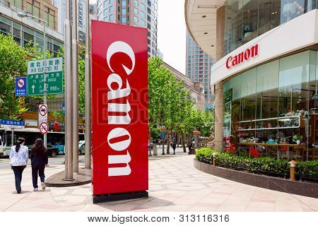 Shanghai, China - May, 2019: Canon Logotype Sign Board At The Entrance To The Canon Shop In Shanghai