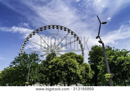 Luminous Ferris Wheel In Night City. Budapest Eye At Night. Sziget Eye. The New Ferris Wheel Opened 