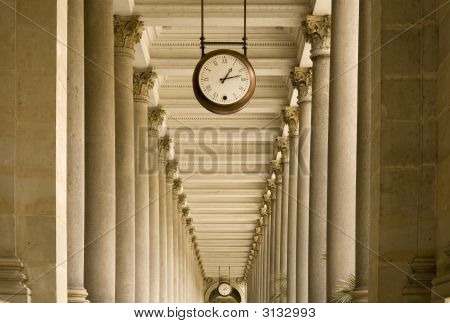 Karlovy Vary'nın değirmen Colonnade 13:13