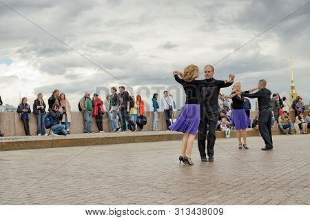 Saint-petersburg.russia.july 13.2019.dancing In The Town Square In The Fresh Air.anyone Who Wants To