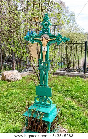Karizha, Russia - May 2016: Cemetery On The Territory Of The Church Of The Protection Of The Holy Vi