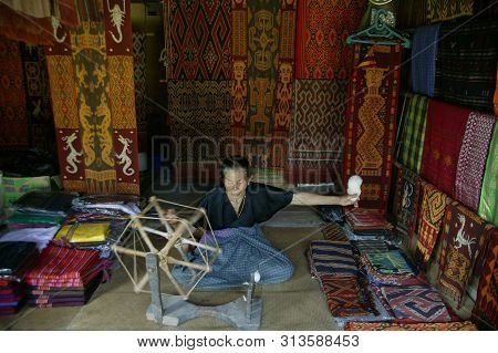 Cloth Weavers