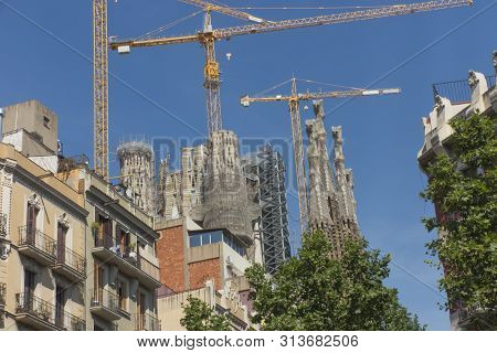 Barcelona, Spain, 22 Czerwca 2019. Sagrada Familia Is An Unfinished Roman Catholic Church In Barcelo