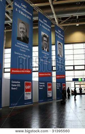 Hannover, Německo - 10. března: Vstupní místnost na březen 10, 2012 v Expo počítač Cebit, Hannover, Německo