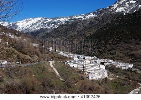 Valkoinen kylä, Trevelez, Andalusia, Espanja.