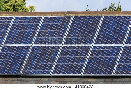 Solar-Photovoltaik-Module auf Dach