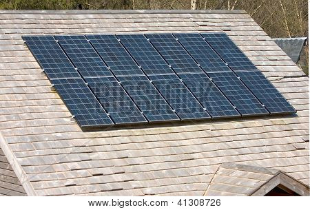 Solar-Photovoltaik-Module auf Dach