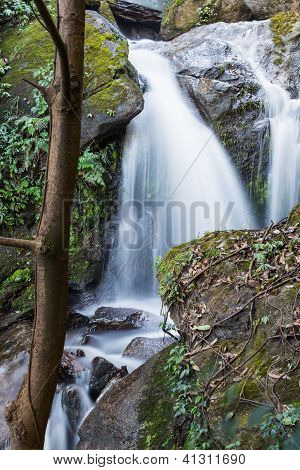 Siribhume Waterfall 的一部分