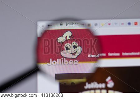 New York, Usa - 18 March 2021: Jollibee Foods Corporation Company Logo Icon On Website, Illustrative