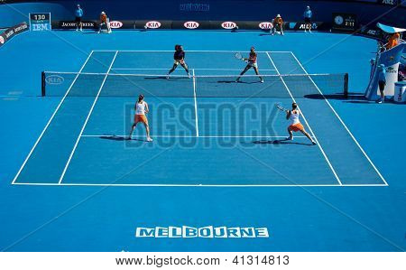 MELBOURNE - Januar 22: Sara Errani (R Front) und Roberta Vinci Italiens in einem Doppel-Spiel gegen
