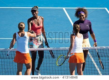 MELBOURNE - Januar 22: Sara Errani (Front L) und Roberta Vinci von Italien nach ihrer Doppel Ove gewinnen
