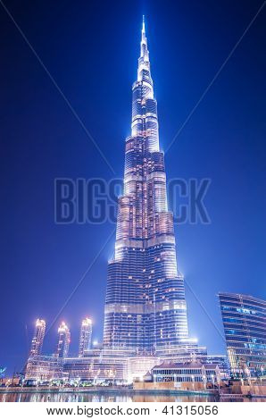 DUBAI, Zjednoczone Emiraty Arabskie - 7 czerwca: Burdż Chalifa 7 czerwca 2010 roku w Dubaju, ZEA. Burj Khalifa 828 metrów jest tal