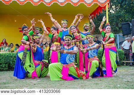 Kolkata, West Bengal, India - 9th March 2020 : Smiling Young Bengali Male And Female Dancers Dressed