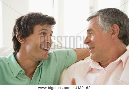 พ่อและลูกชายเติบโตขึ้นพูด