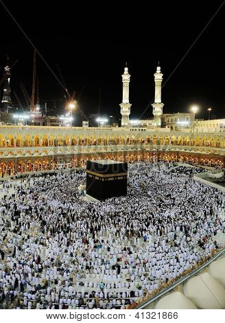 메카-7 월 21 일: 순례자 Kaaba는 2012 년 7 월 21 일 사우디 아라비아 메카 내부.  메카에 Kaaba
