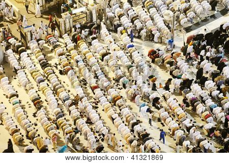 메카-7 월 21 일: 순례자 Kaaba는 2012 년 7 월 21 일 사우디 아라비아 메카 내부.  메카에 Kaaba
