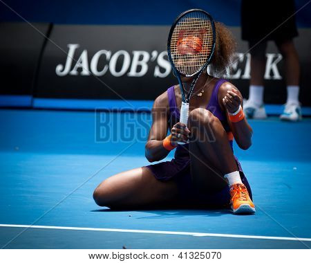 เมลเบิร์น - 17 มกราคม: Serena Williams ของสหรัฐอเมริกาในเธอชนะรอบสองผ่าน Garbine Muguruza ของ 