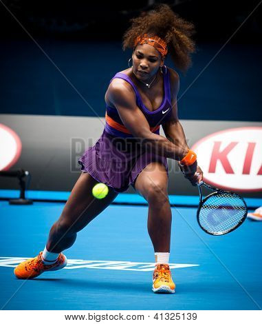 เมลเบิร์น - 17 มกราคม: Serena Williams ของสหรัฐอเมริกาในเธอชนะรอบสองผ่าน Garbine Muguruza ของ 