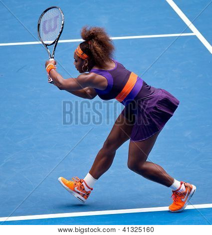 เมลเบิร์น - 17 มกราคม: Serena Williams ของสหรัฐอเมริกาในเธอชนะรอบสองผ่าน Garbine Muguruza ของ 
