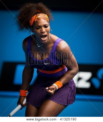 เมลเบิร์น - 17 มกราคม: Serena Williams ของสหรัฐอเมริกาในเธอชนะรอบสองผ่าน Garbine Muguruza ของ 