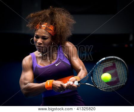 MELBOURNE - 17 gennaio: Serena Williams di USAin il suo secondo turno conquistare Garbine Muguruza di S