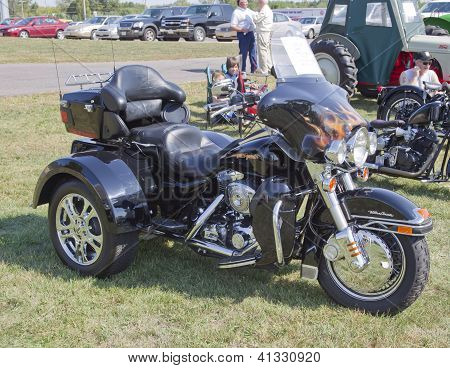 2004 Harley Davidson Tryke boční pohled