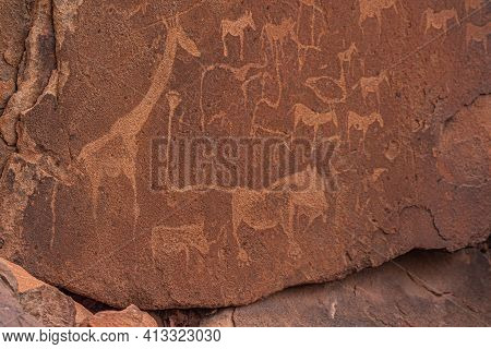 Prehistoric Bushman Engravings, Rock Paintings At Twyfelfontein, Namibia - Lion Plate And Other Anim