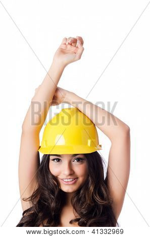 Jovem mulher com hellow capacete branco