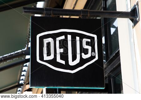 Bordeaux , Aquitaine France - 03 18 2021 : Deus Ex Machina Logo Store Text And Brand Sign Fashion Bo