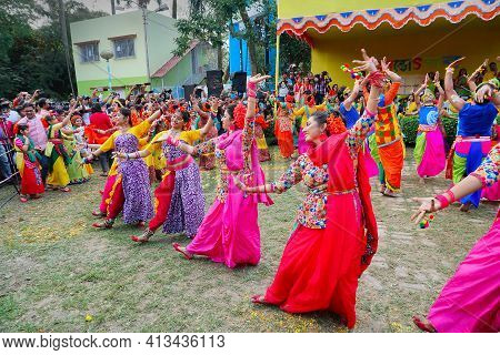 Kolkata, West Bengal, India - 9th March 2020 : Group Dancing Of Bengali Girls Dressed In Colorful In