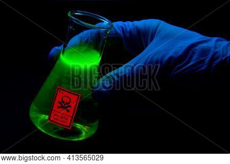 Toxic Sample Hold By A Scientist In A Laboratory - Radioactive - Fluorescence