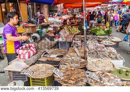 Manila, Philippines - January 27, 2018: View Of Quiapo Market In Mani