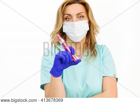 Beautician Young Blondy Woman Holding A Device For Injection Of Mesotherapy In Her Hands. Microneedl