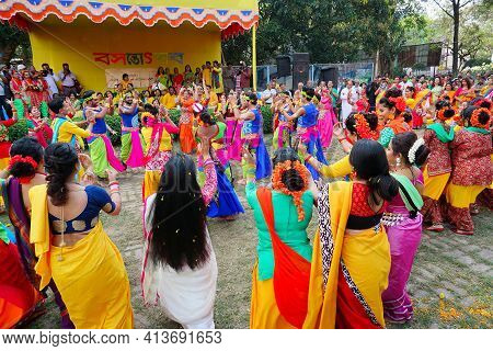 Kolkata, West Bengal, India - 9th March 2020 : Group Dancing Of Bengali Girls Dressed In Colorful In