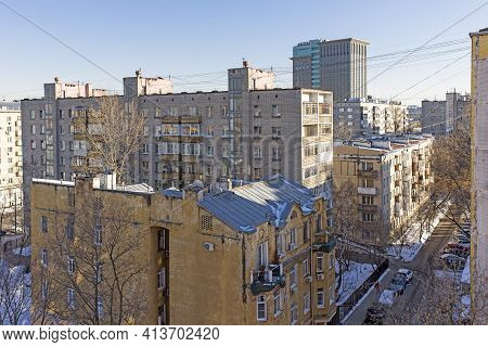Moscow, Russia - 20 March 2021, View Of Pre-revolutionary And Modern Houses Near Dobryninskaya Metro