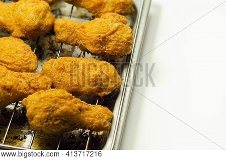 Southern Crispy Battered Fried Chicken Wings, Deep-fried Chicken Wings On The Metal Tray