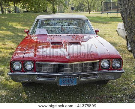 1972 Rosso Buick Skylark vista frontale