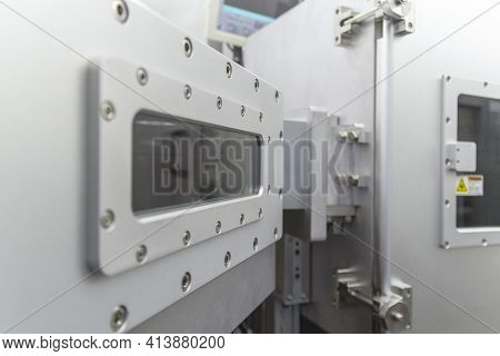 Part Of Chambers Vacuum Device Industrial Equipment Silver Color Of Research And Development Laborat