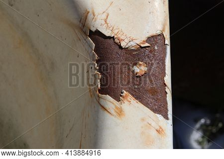 Street Lighting. The Old Cast-iron Tub Is All Ruined And Covered In Rust. Enamel Peeled Off
