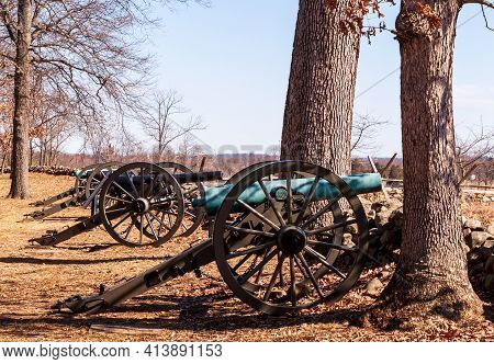 Gettysburg, Pennsylvania, Usa March 14, 2021 Confederate Cannons Lined Up On Confederate Avenue At G