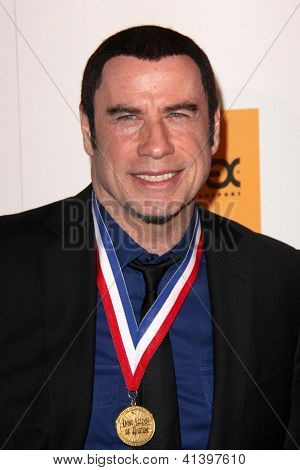 LOS ANGELES - JAN 18: John Travolta kommt in der lebenden Legenden der Luftfahrt Gala im Beverly Hilt