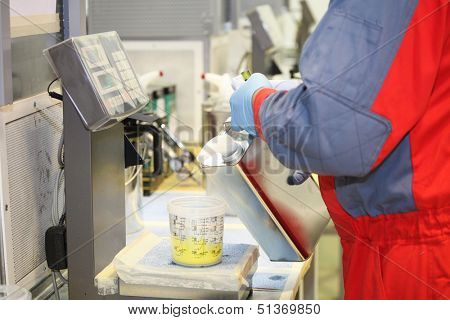 Preparation of paint for car painting in car body shop laboratory