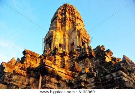 Angkor Wat Main Temple at Sunrise (Siem Reap, Cambodia)