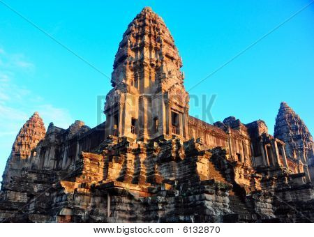 Angkor Wat Main Temple at Sunrise (Siem Reap, Cambodia)
