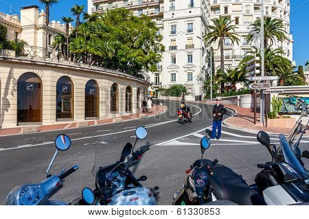 MONTE CARLO, MONACO - NOVEMBER 17, 2009: Policeman from Urban Police Division stand on roadway controlling traffic in Monte Carlo. National police force of Monaco consisting of 515 police officers.